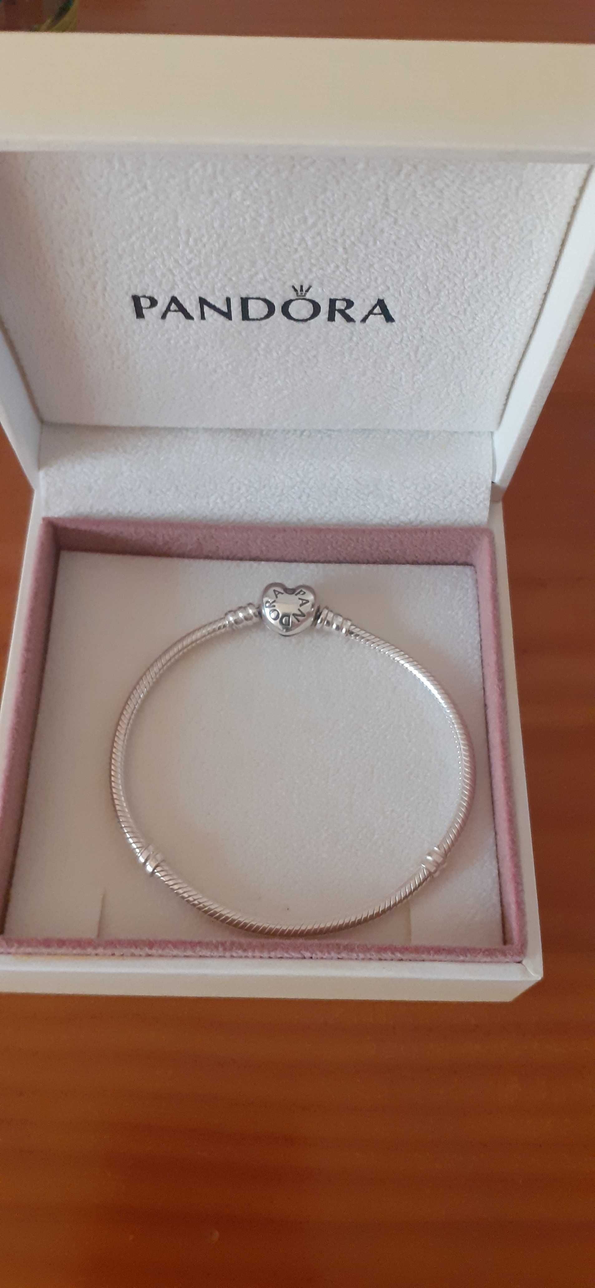 Vendo pulseira Pandora, com caixa