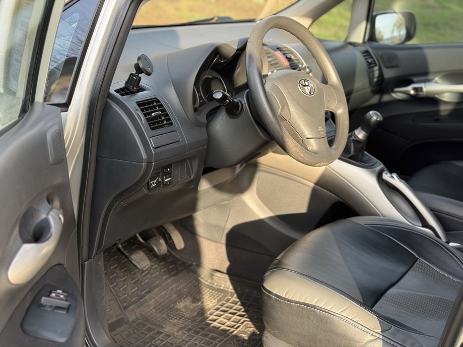 TOYOTA Auris, газ/бензин. Стан гарний