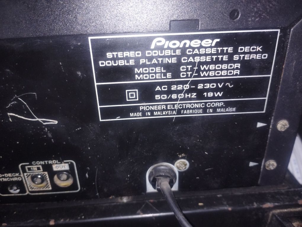Кассетная дека магнитофон Pioneer CT-W606DR двухкассетный с реверсом