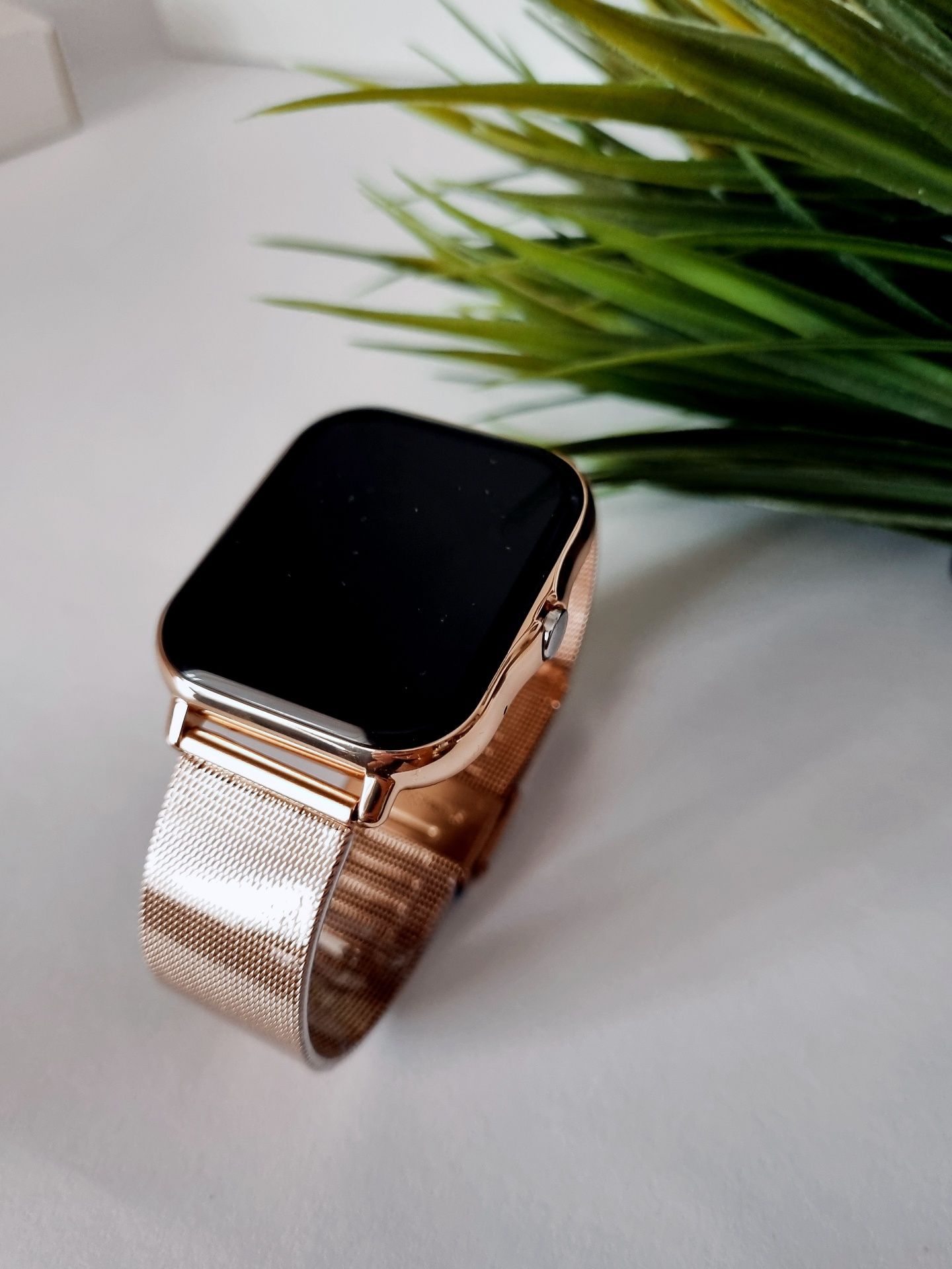 Złoty smartwatch