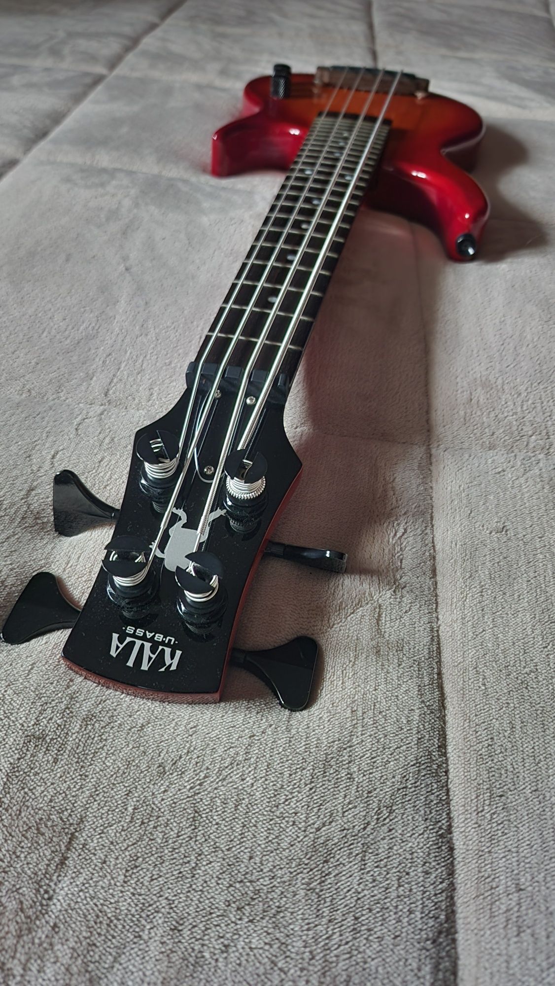 Baixo ukulele Kala SUB U-bass