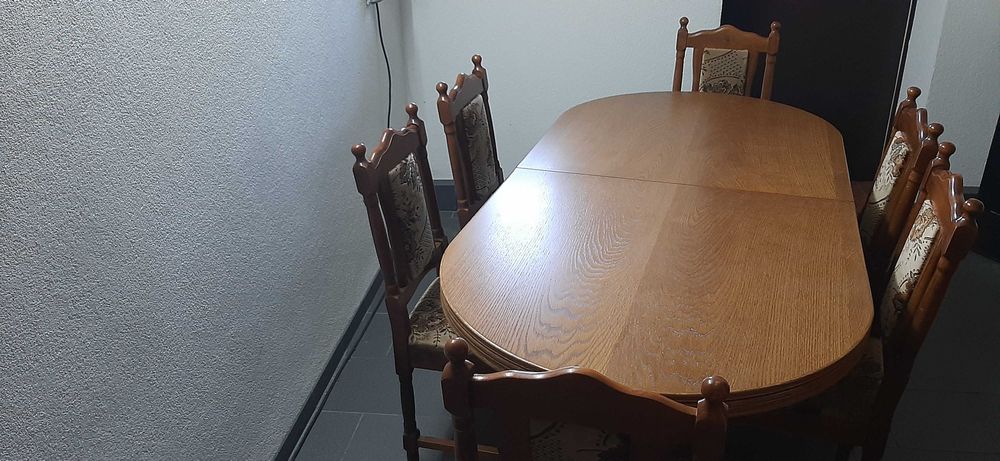 Sprzedam stół z krzesłami