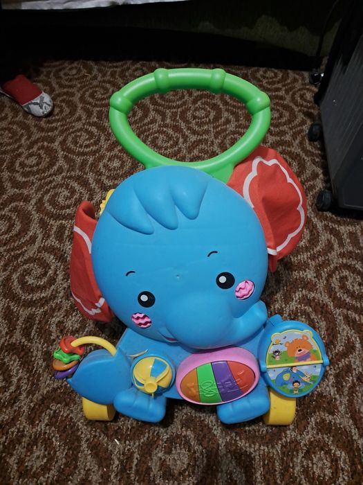 Машина. Слон ходунки. Тележка.И другие игрушки