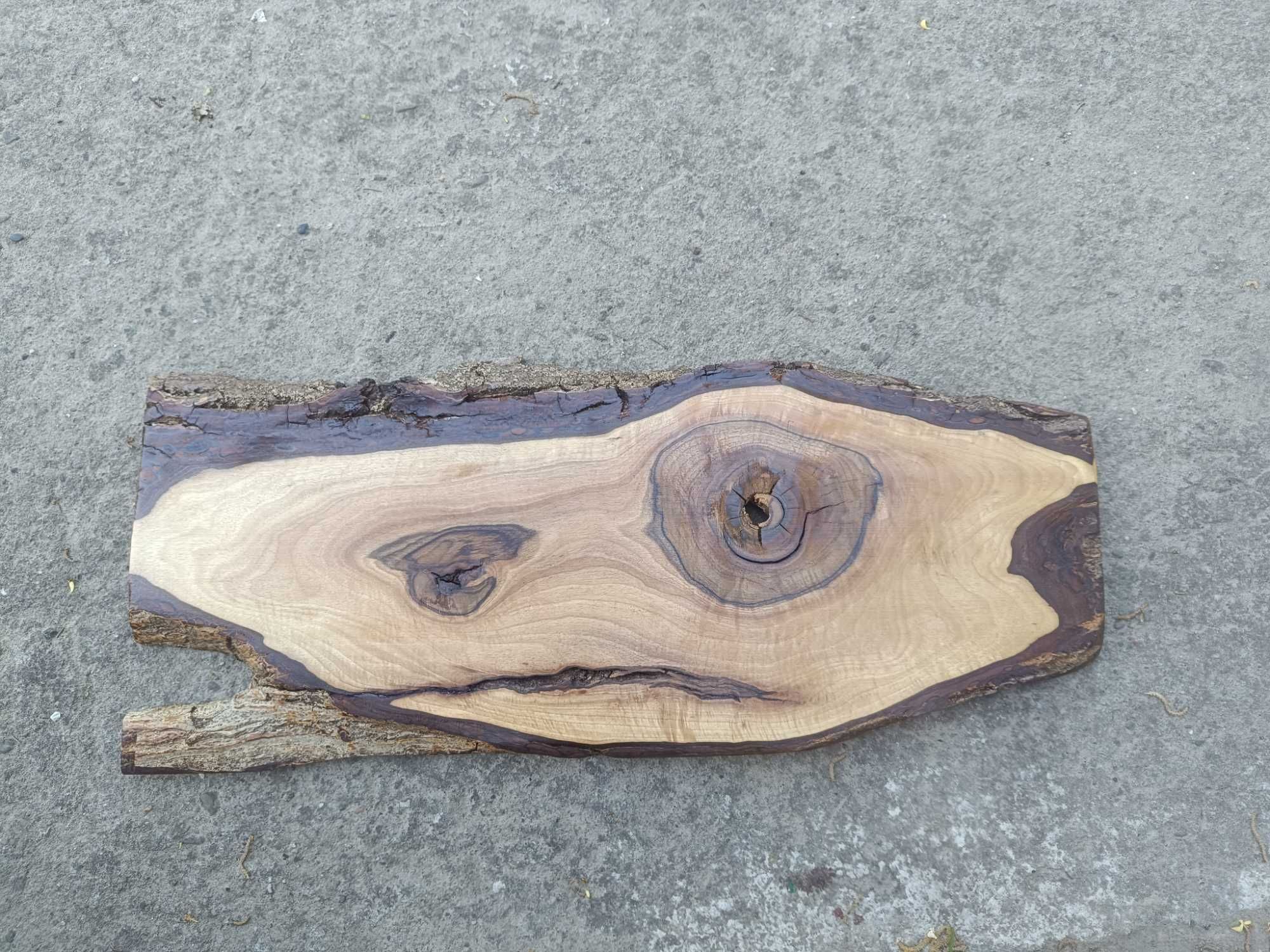 Deska dekoracyjna orzech włoski 85x30 Live Edge