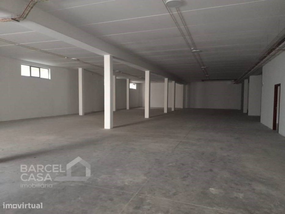 Armazém à entrada da cidade