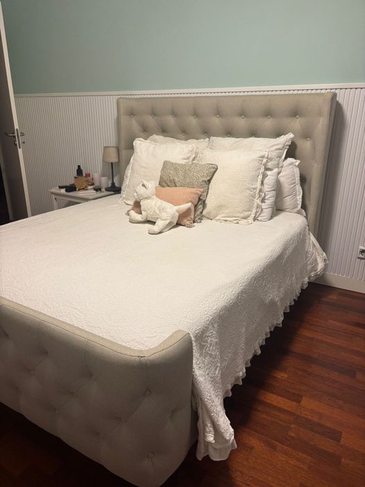 Cama com cabeceira para colchão de 160x200cm