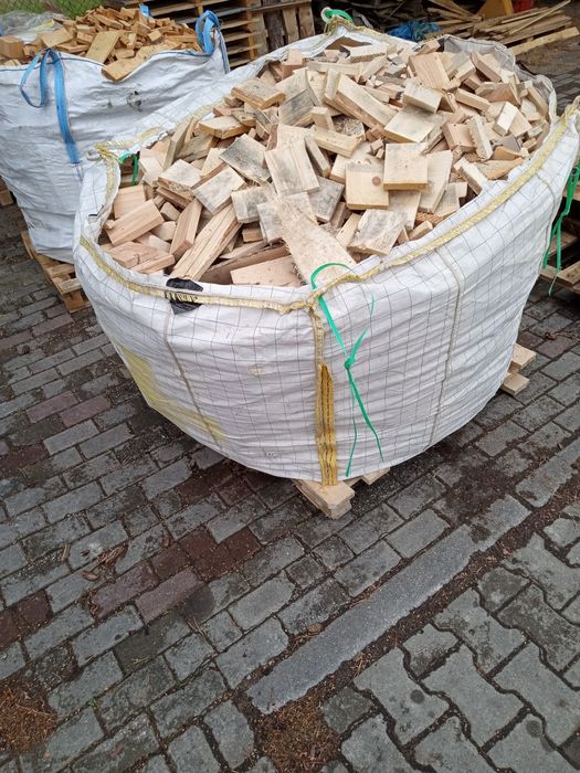 Drewno opałowe w workach zrzyny