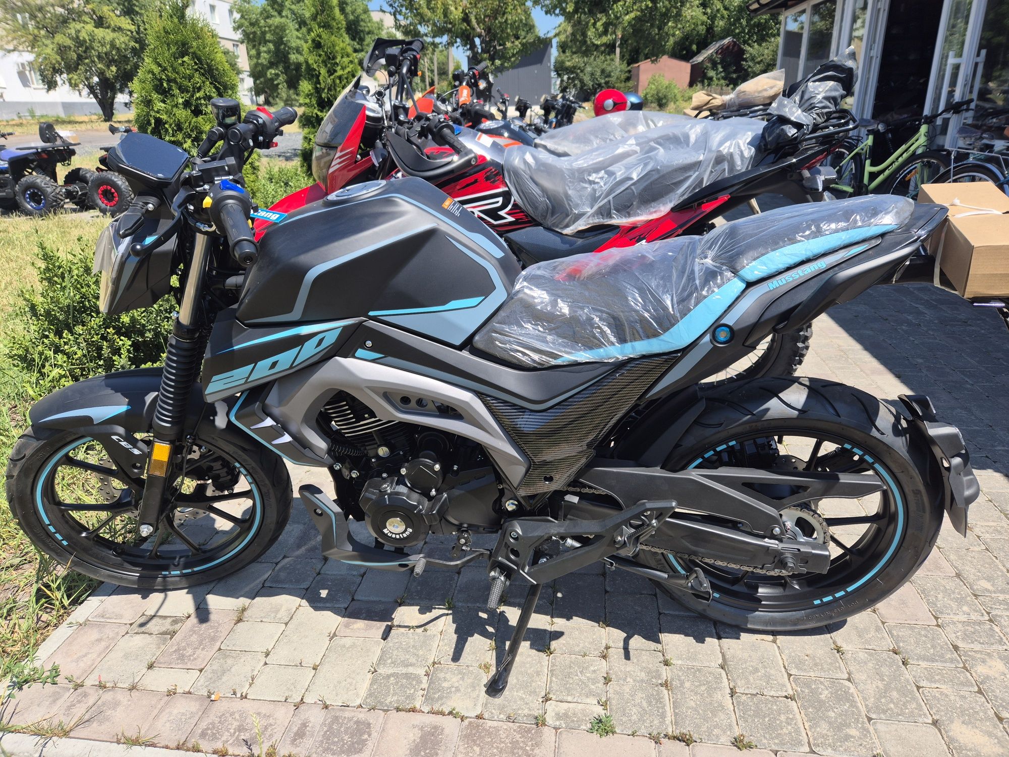 Новий Musstang ST200 чорно-синій