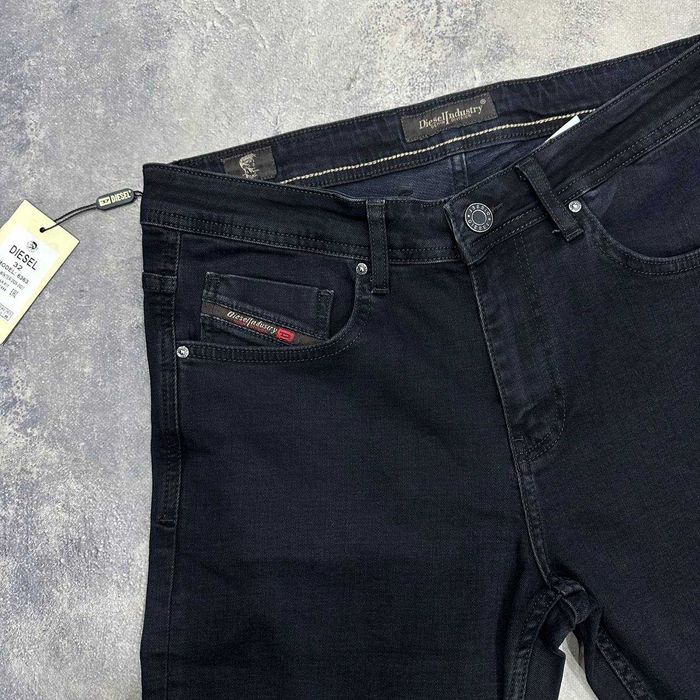 Базові чоловічі джинси DIESEL