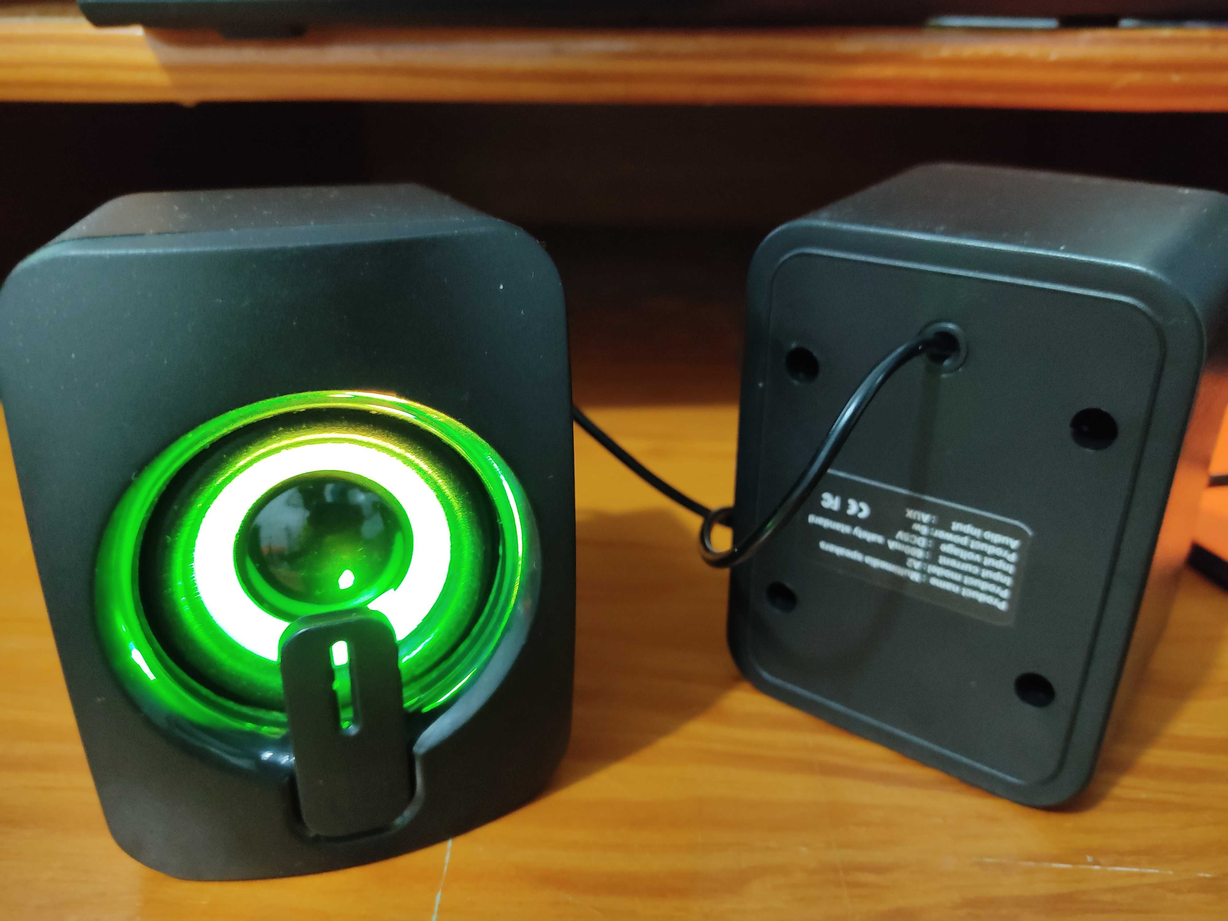 Colunas PC, controle volume e leds, saída jack 3.5, alimentado por usb