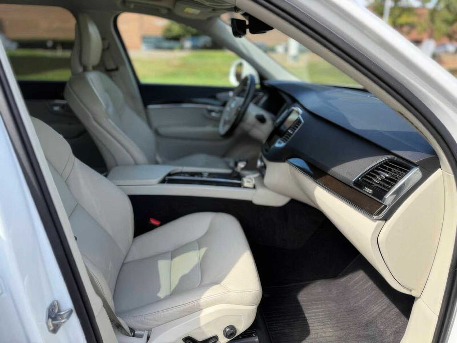 Volvo XC90      2018