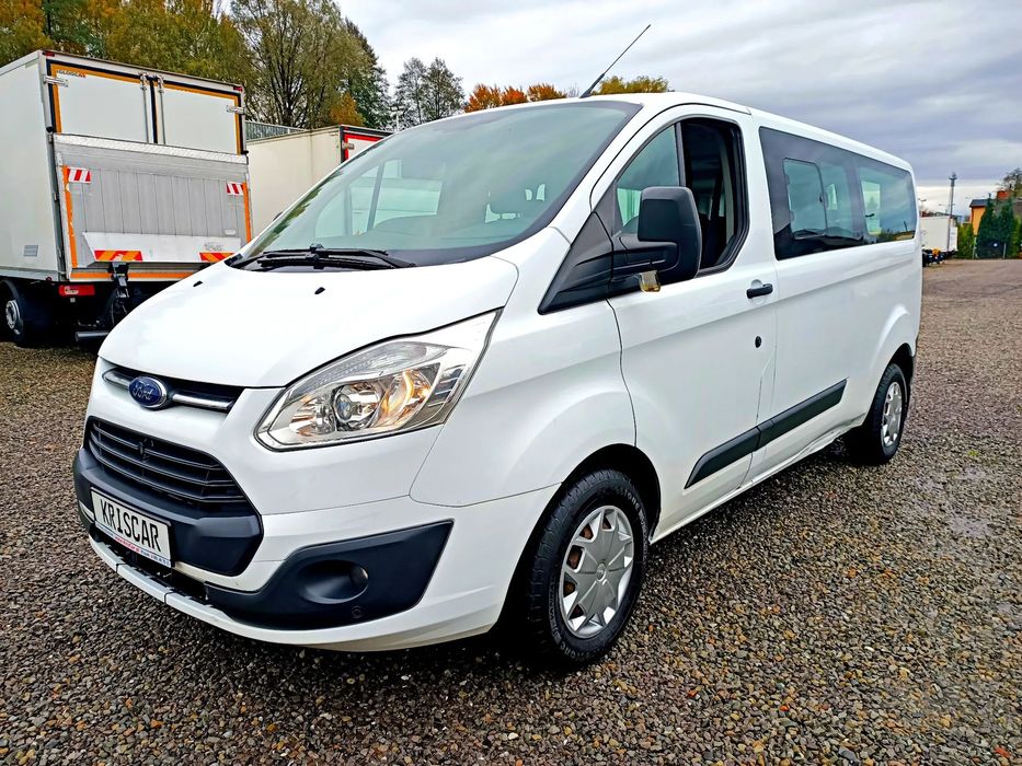 Ford Transit Custom Ford Transit Custom L2 9 osobowy Klima przód i tył Niski przebieg