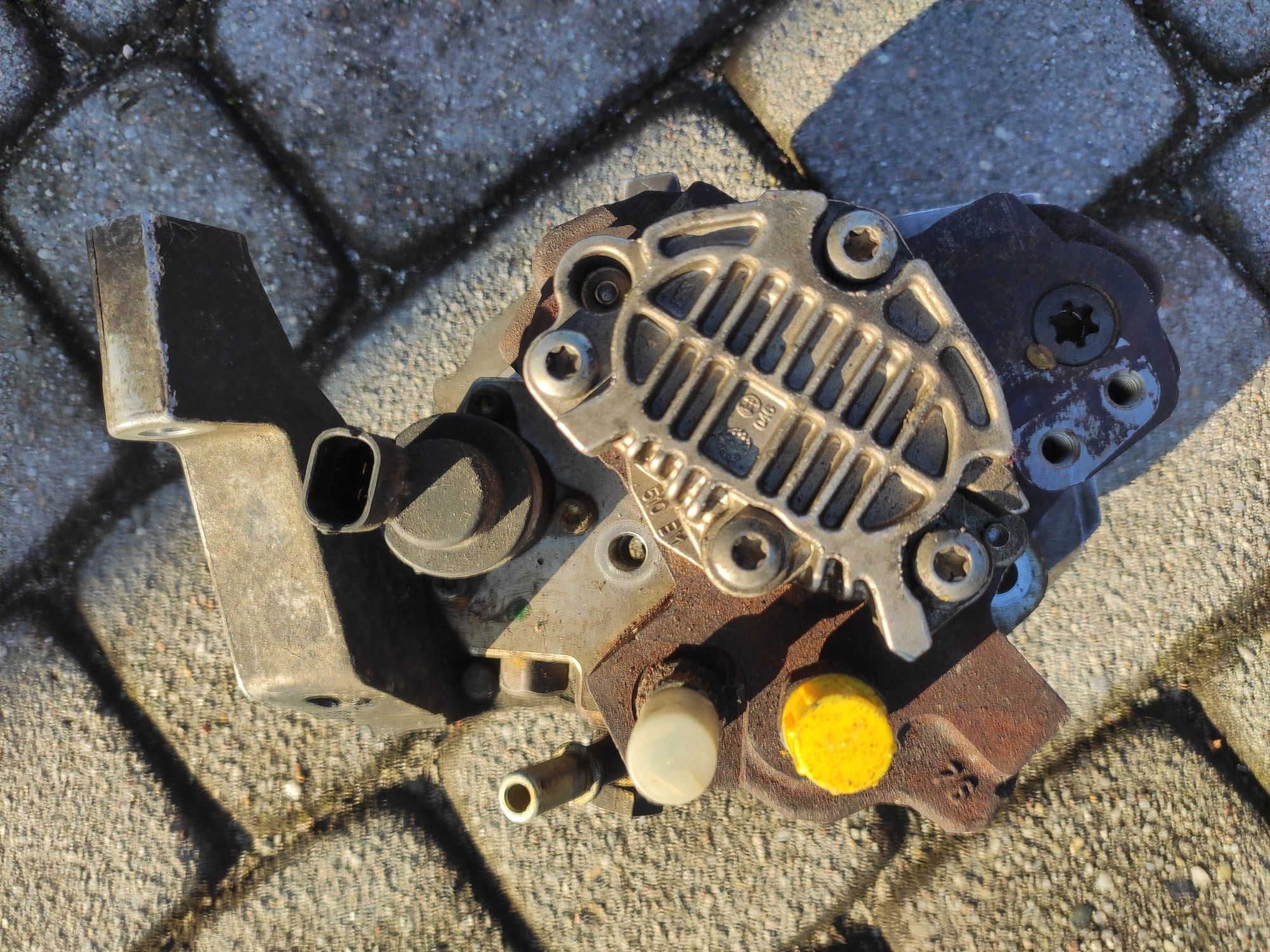 Sprzedam pompę Bosch wysokiego ciśnienia Peugeot 206 HDi