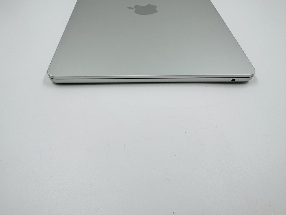 15 циклів Apple Macbook Air 13.6 2022 M2 16GB RAM 512GB SSD IL5704