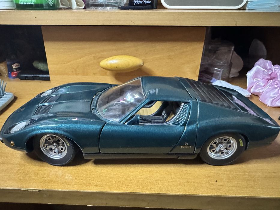 Колекційна модель 1:18 Lamborghini Miura