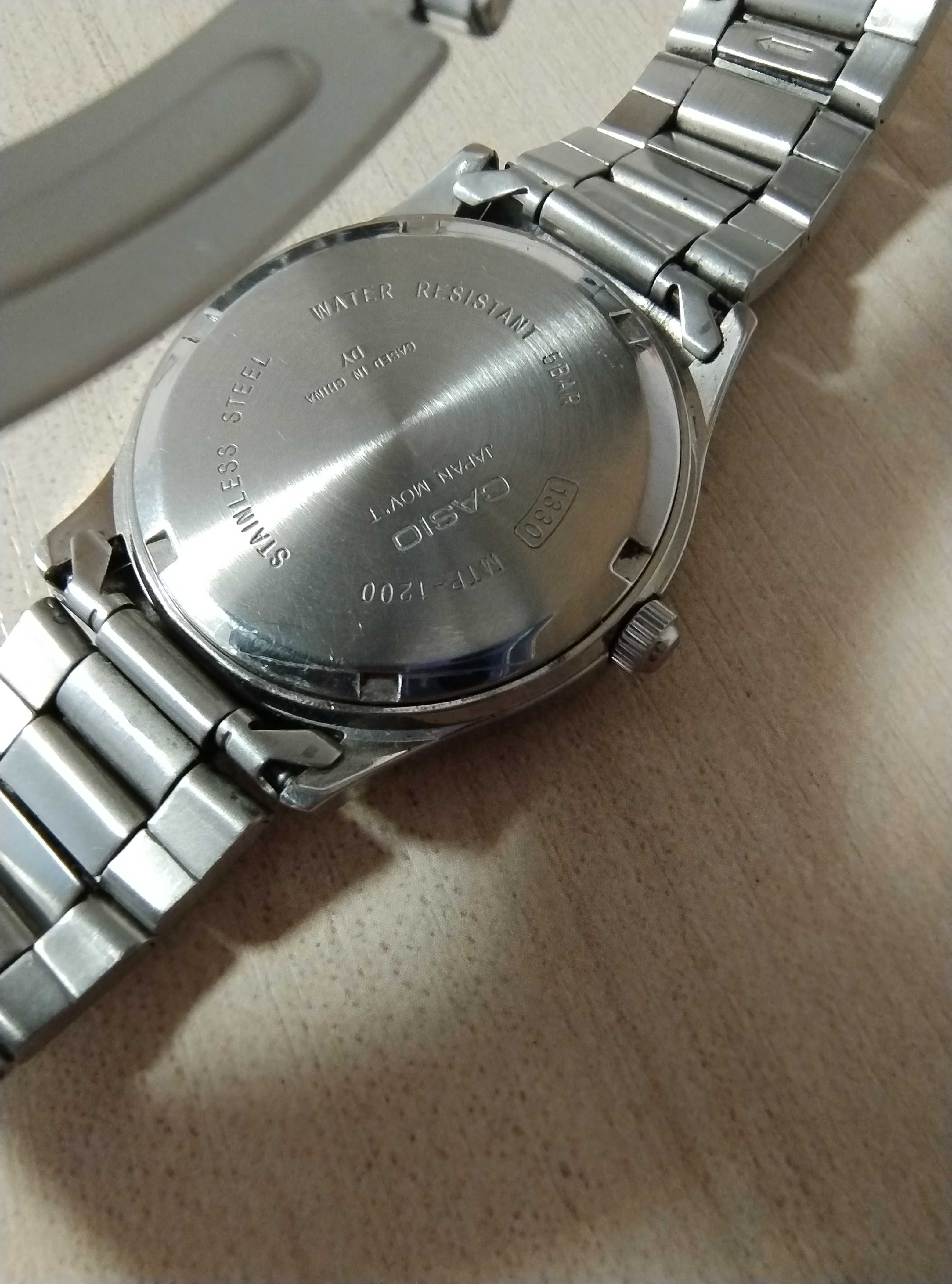 Годинник Casio sapphire wr50m