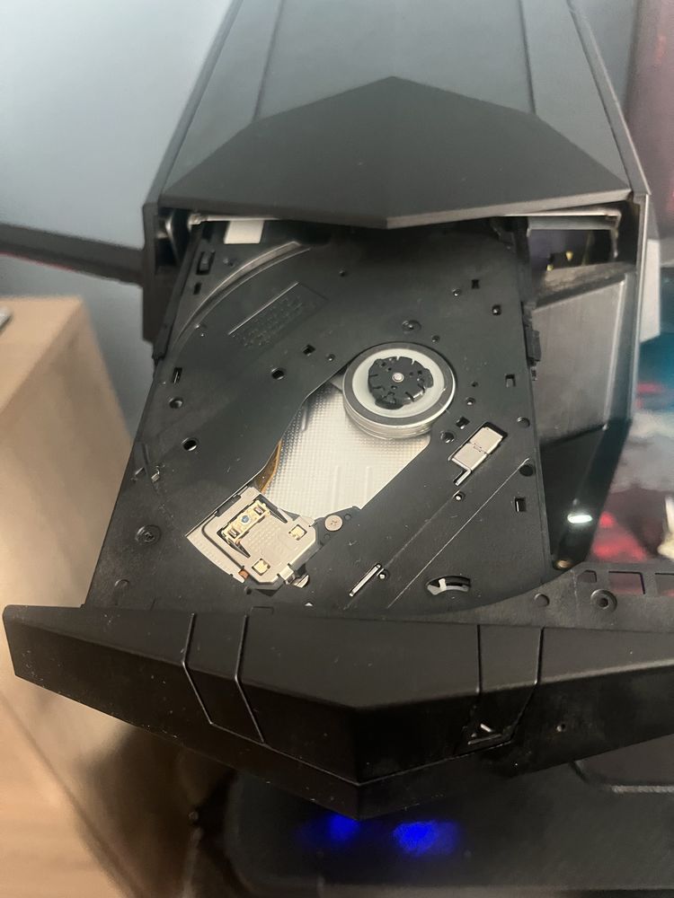 Komputer gamingowy MSI Aegis 3 w stanie idealnym.