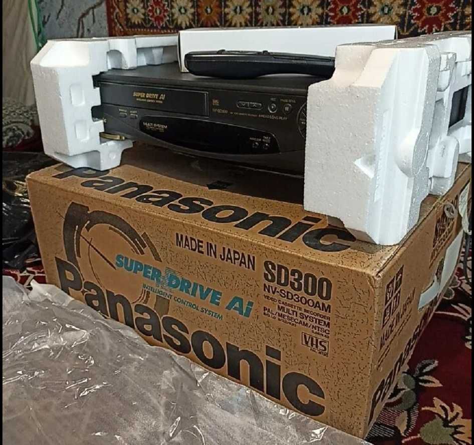Оригинал. Видеомагнитофон Panasonic, в упаковке.