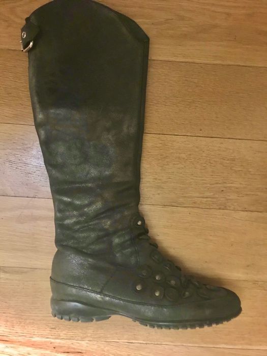 Botas tamanho 39. Marca: Paula Salgado