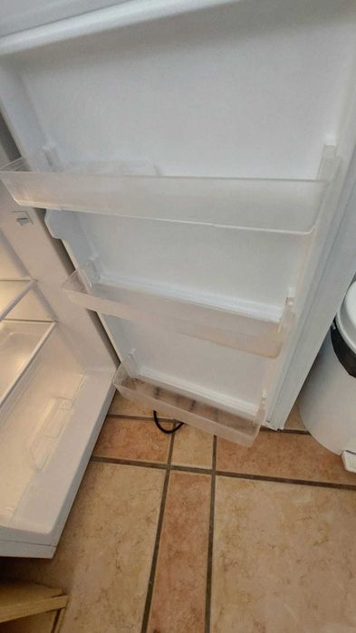 Mini Frigorífico Confortec com congelador, impecável, negociavel