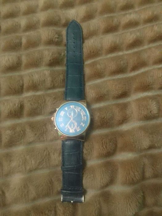 Продаю 2 наручных часов в нерабочем состоянии