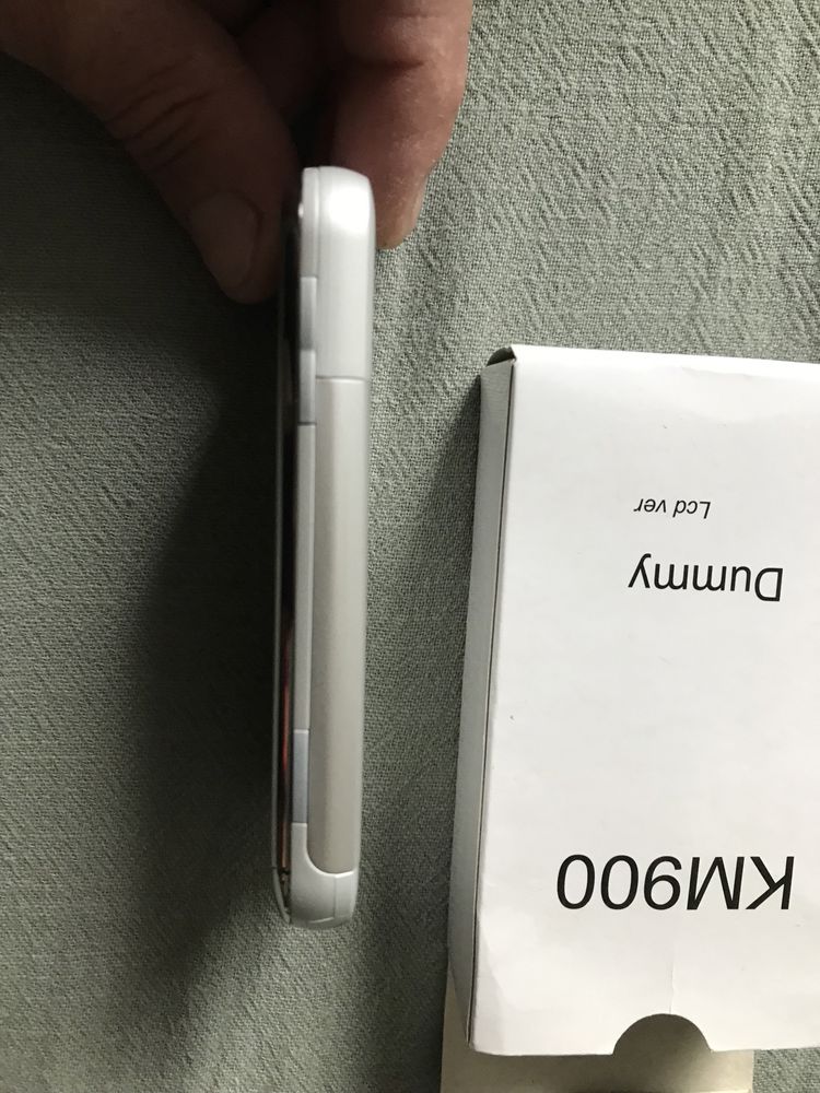 Telefon komórkowy smartfon LG KM900