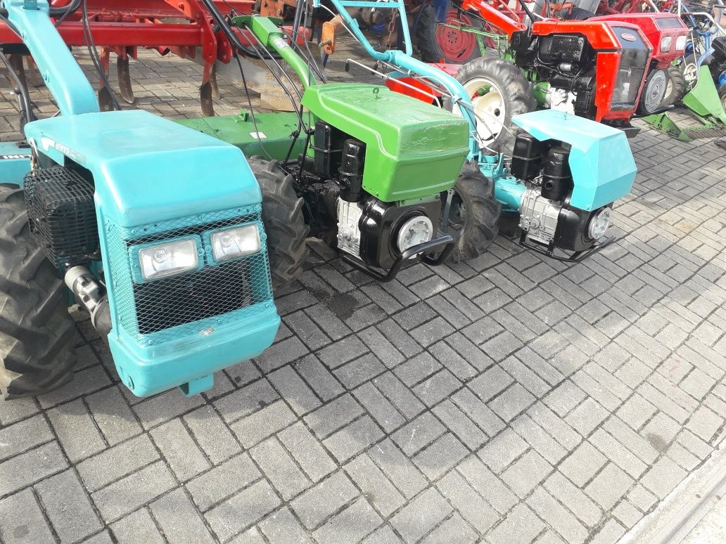 Varios motocultivadores a gasoleo com frese