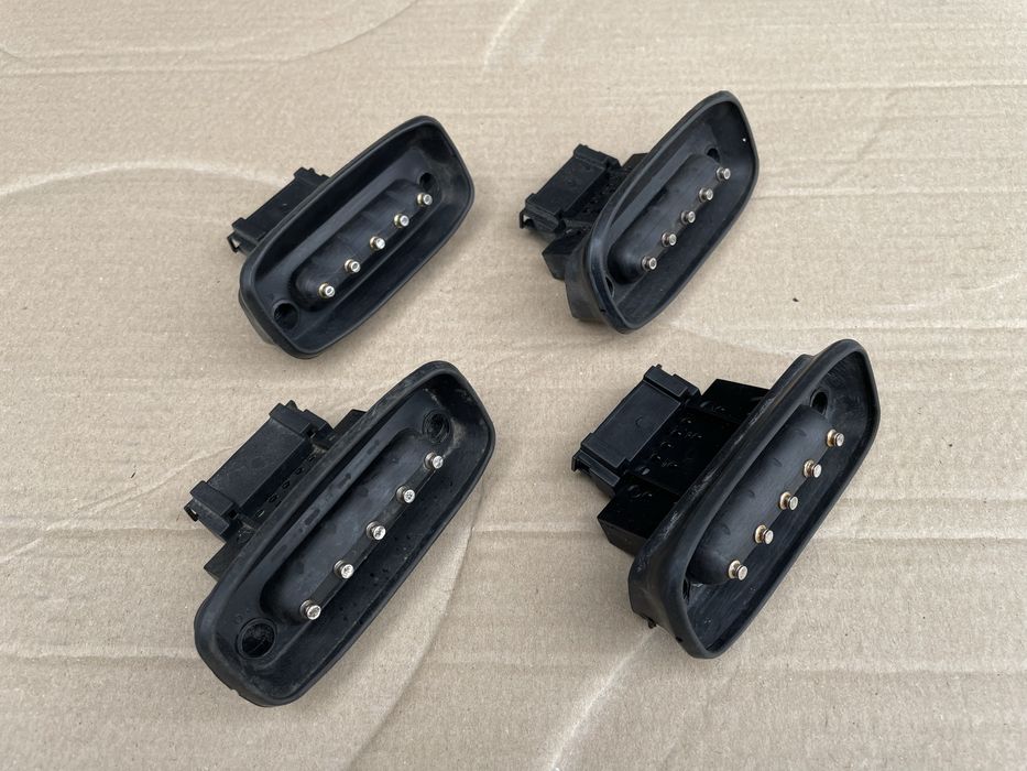 Контакт боковой двери на VITO-VIANO W639