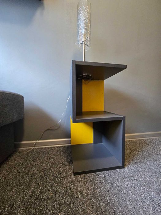 Szafka nocna z lampką