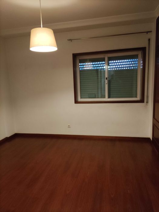 Ermesinde Arrendo T2 bom localizado de transporte público