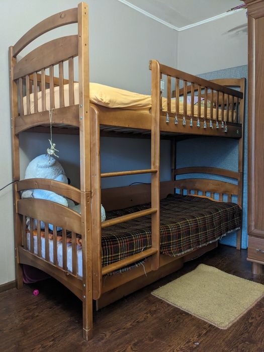 Продам двох'ярусне ліжко