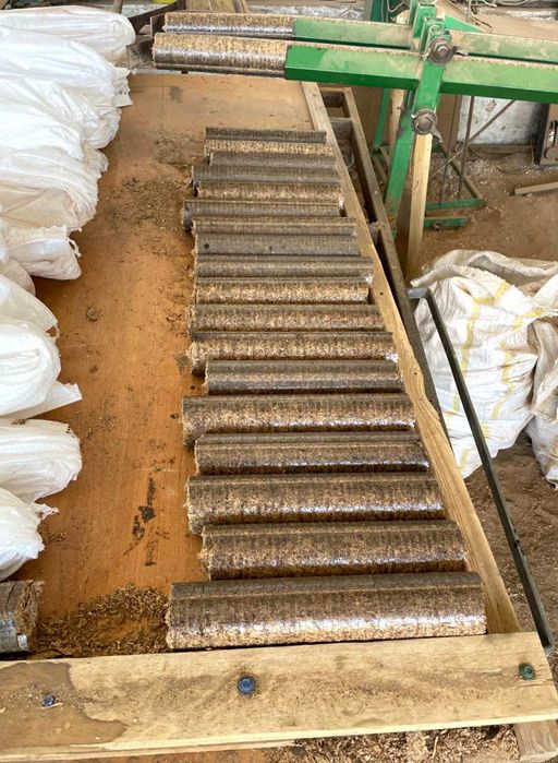 Вугілля брикети пелети з швидкою доставкою