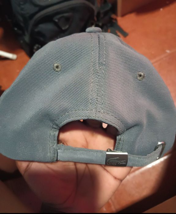 Boné lacoste original cinza como novo