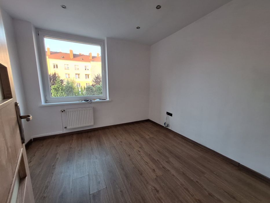 Sprzedam mieszkanie 63m² + ogródek, miejsce parkingowe. Pogorzelec.