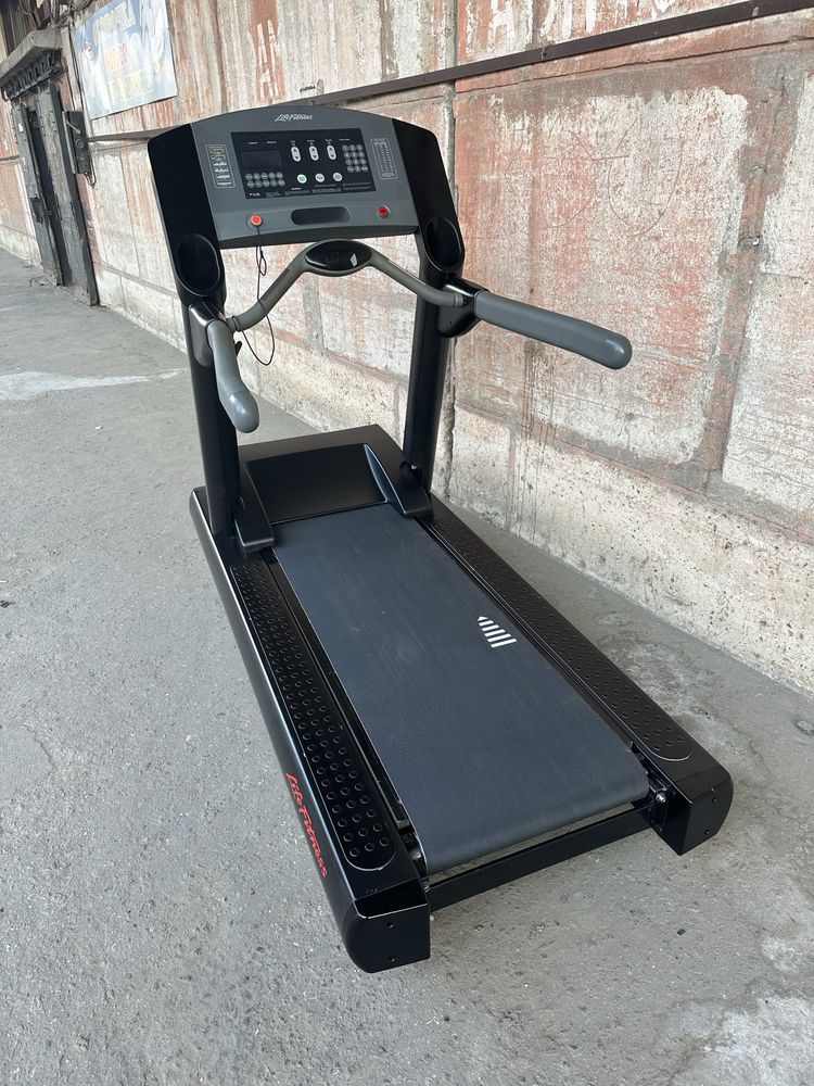 Професиональная Беговая дорожка Life Fitness 95T