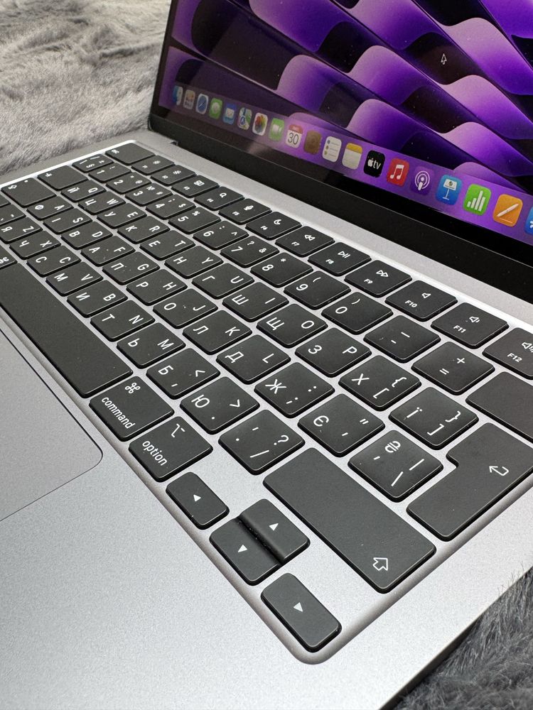 Продам MacBook Air M2 (256 GB, Space Grey)