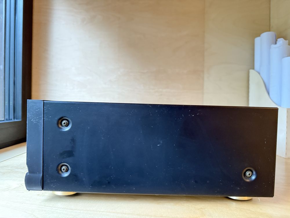 Amplituner Harman Kardon avi 200