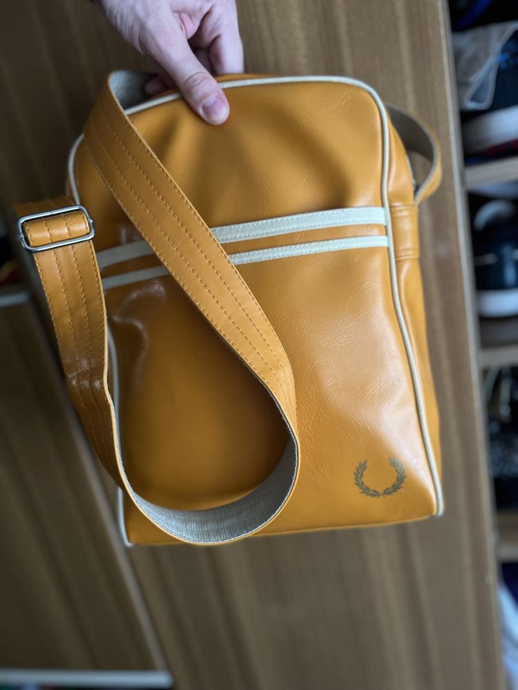 Сумка через плече кожаная винтаж Fred Perry оригинал