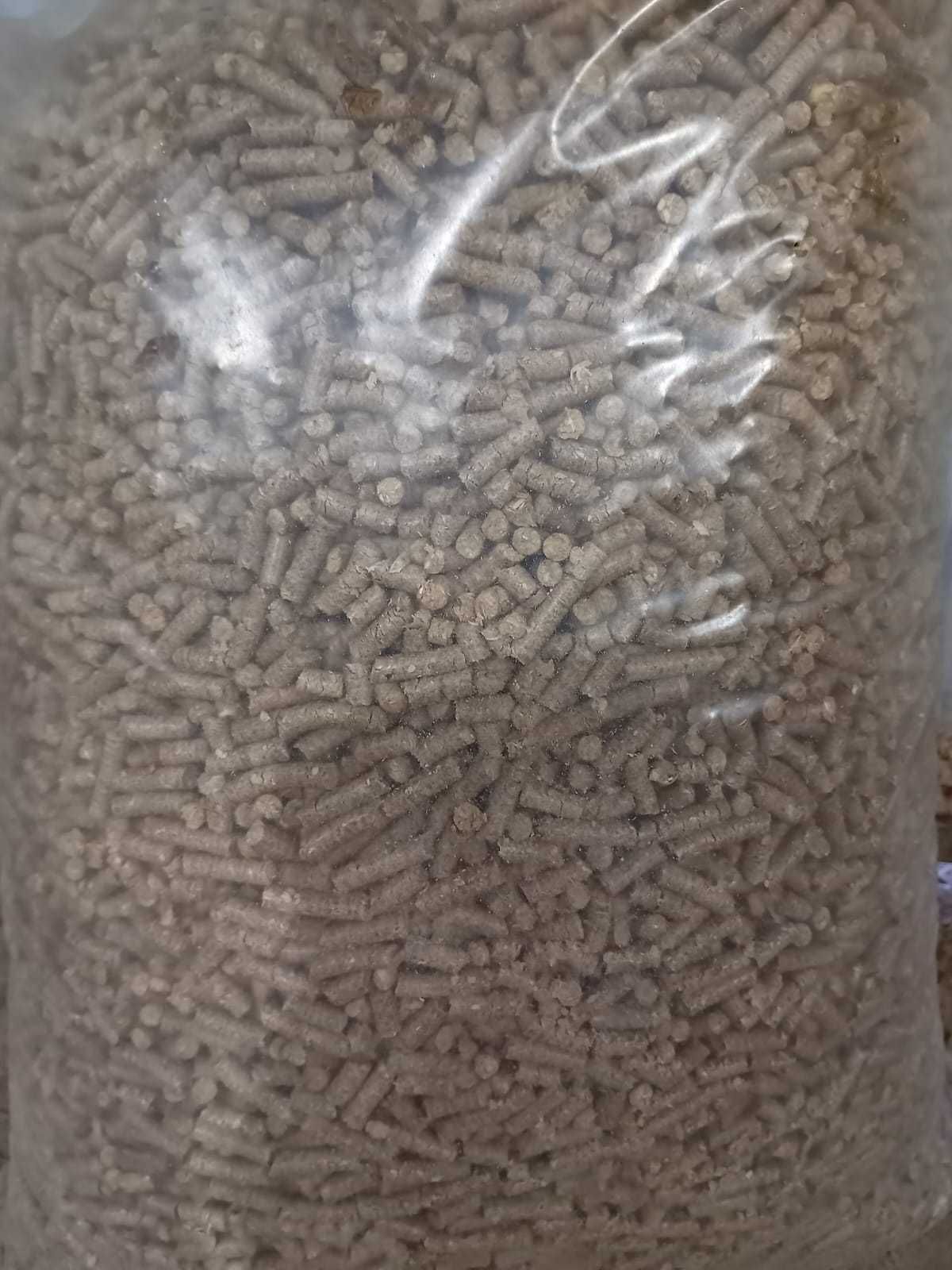 Granulat pellet ze slomy - 10 kg