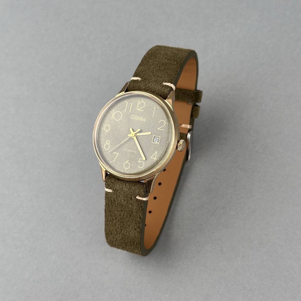Zegarek vintage Slava – oliwkowa tarcza | ręczny naciąg | USSR
