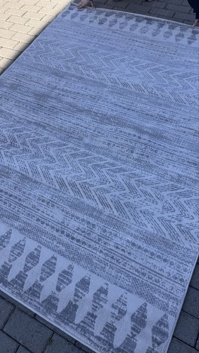 elegancki dywan marki Surya, o wymiarach 160x215 cm