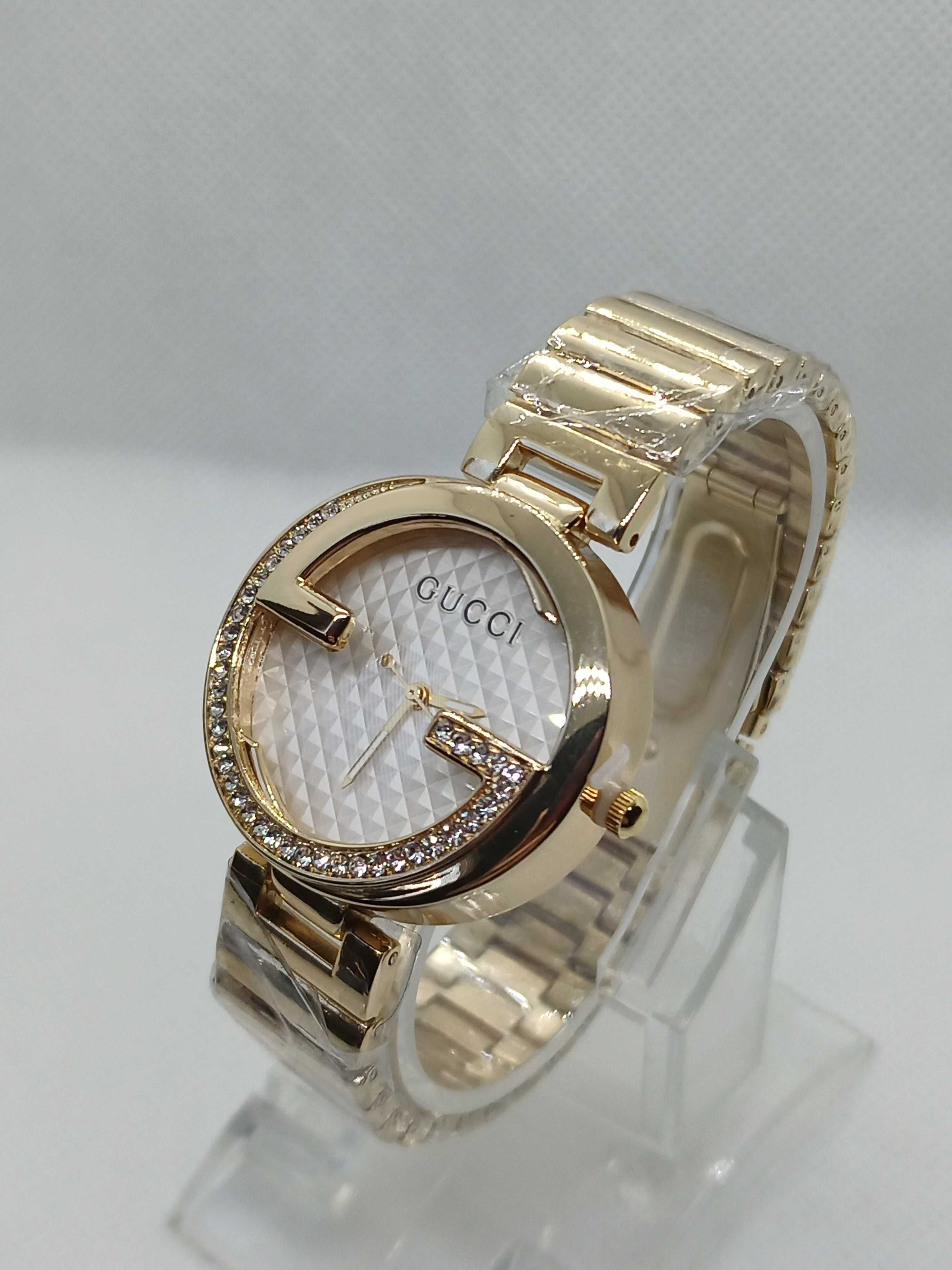 Zegarek damski GUCCI na bransolecie w kolorze złota elegancki