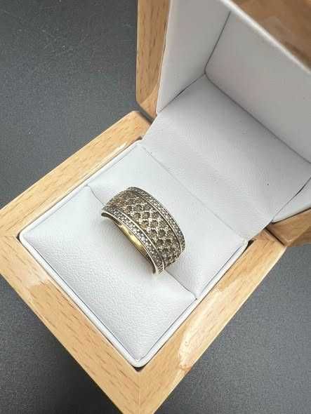 Złoty pierścionek
Próba 585 
Waga: 3.26 g