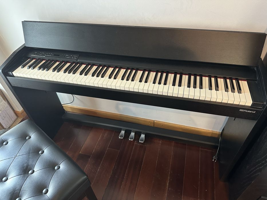 Piano Roland digital F-140R
