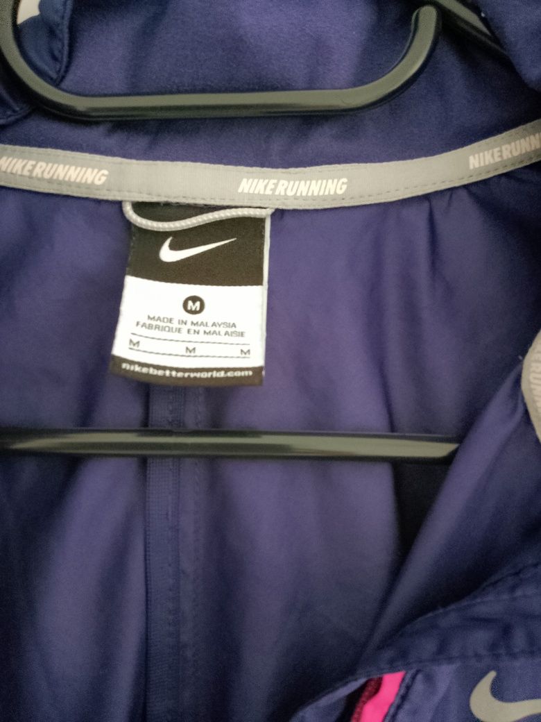 Nike Running lekka kurtka z kapturem do biegania wiatrówka Wind jacket