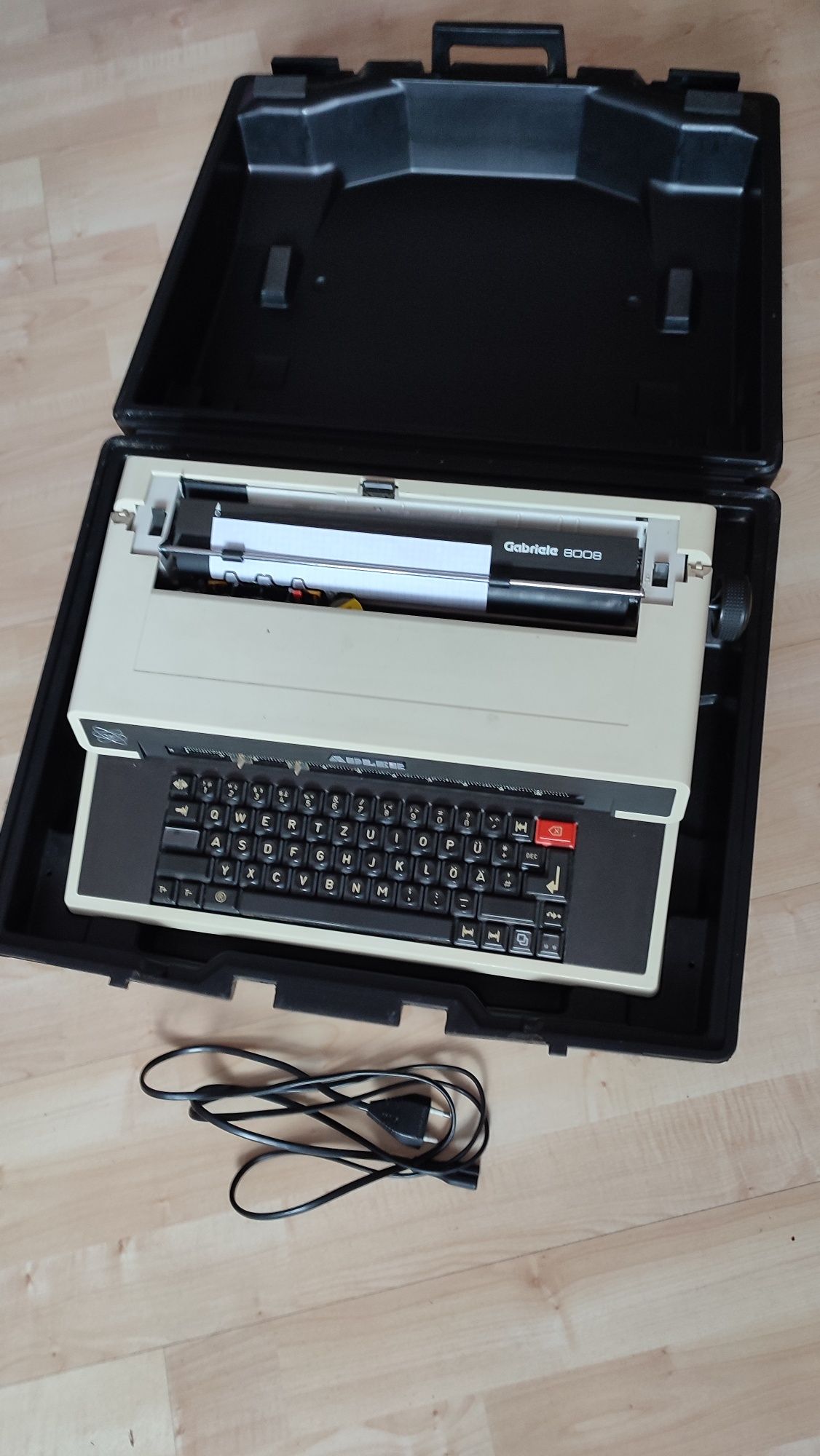 Maszyna do pisania Adler Gabriele 8008
