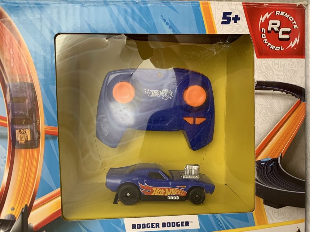 Трек Hot Wheels RC 1:64 с 30 деталями и машиной на радиоуправлении