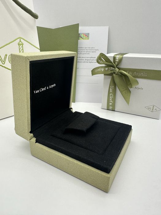 Коробок під скрежки,підвіс,браслет Ван Кліф Van Cleef&Arpels.