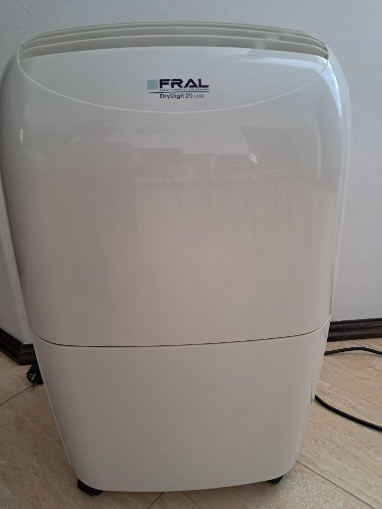 Osuszacz powietrza FRAL DryDigit 20 LCD.