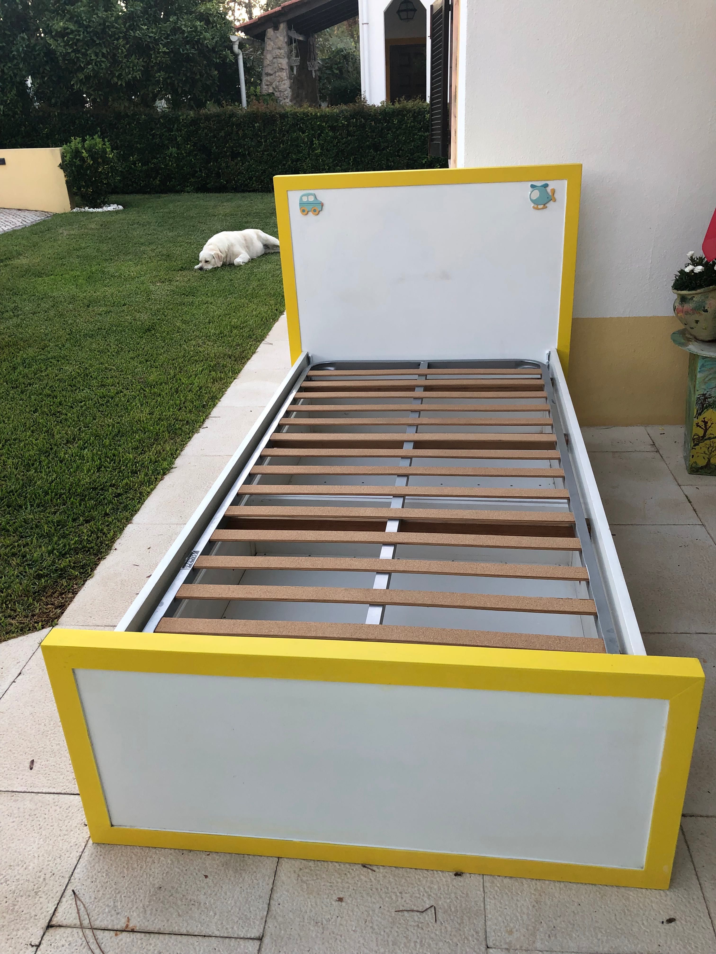 Cama solteiro com gavetões
